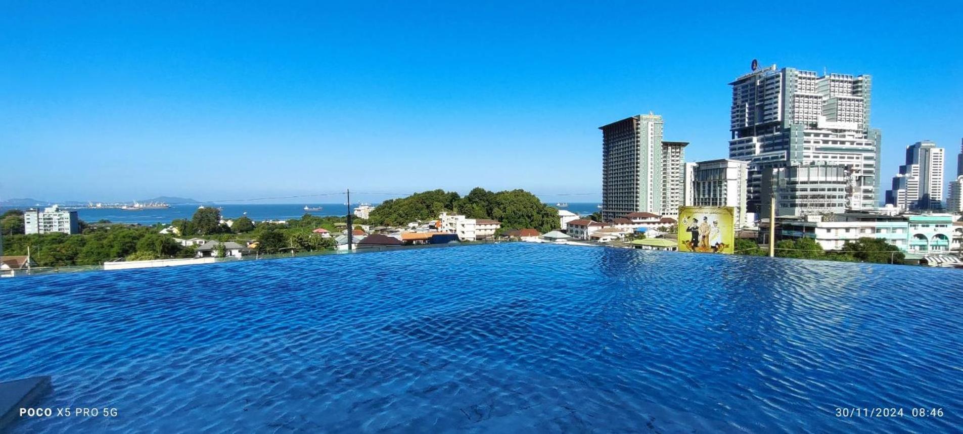 Arize Hotel Sri Racha Сирача Экстерьер фото