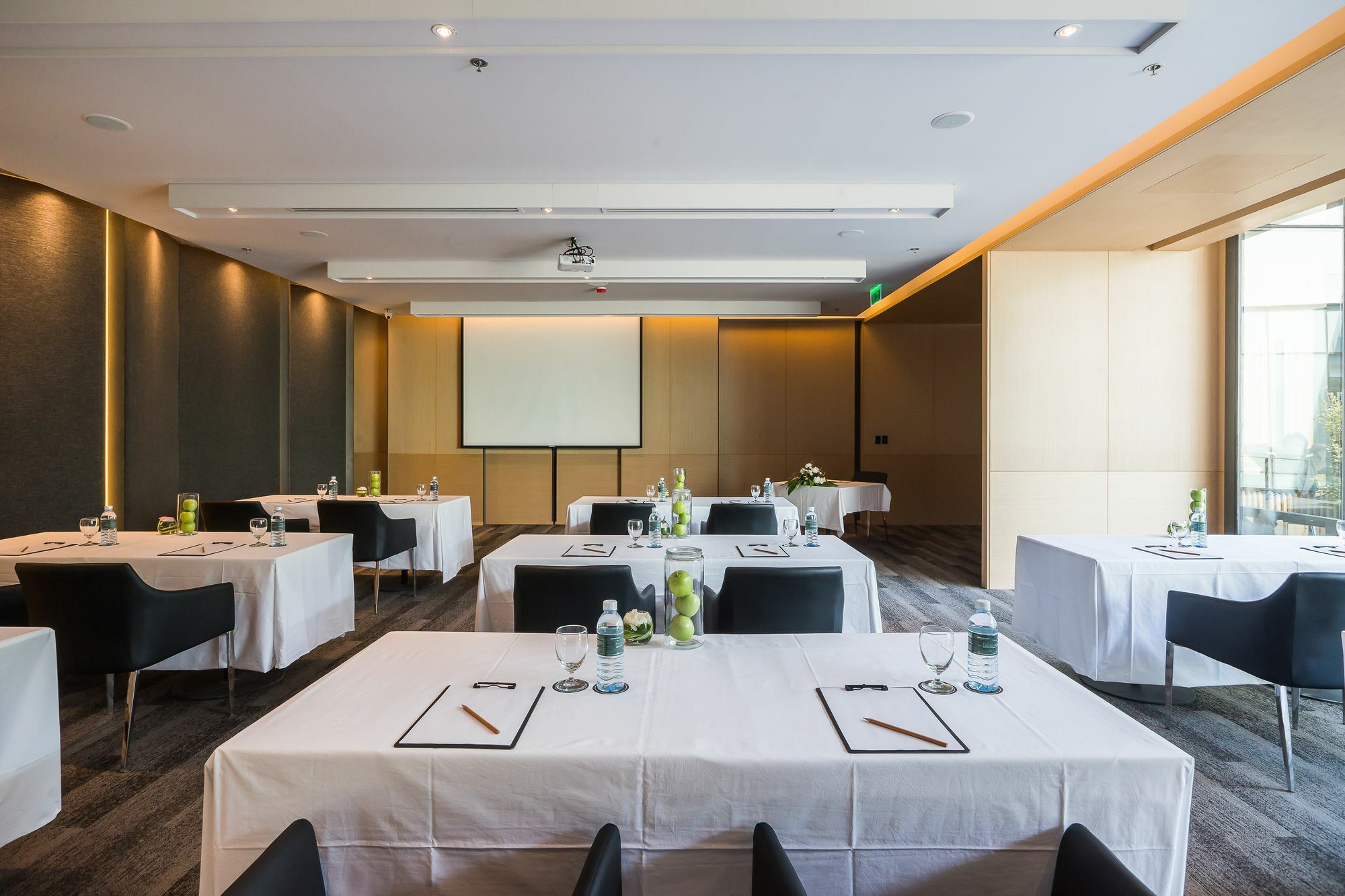 Arize Hotel Sri Racha Сирача Экстерьер фото