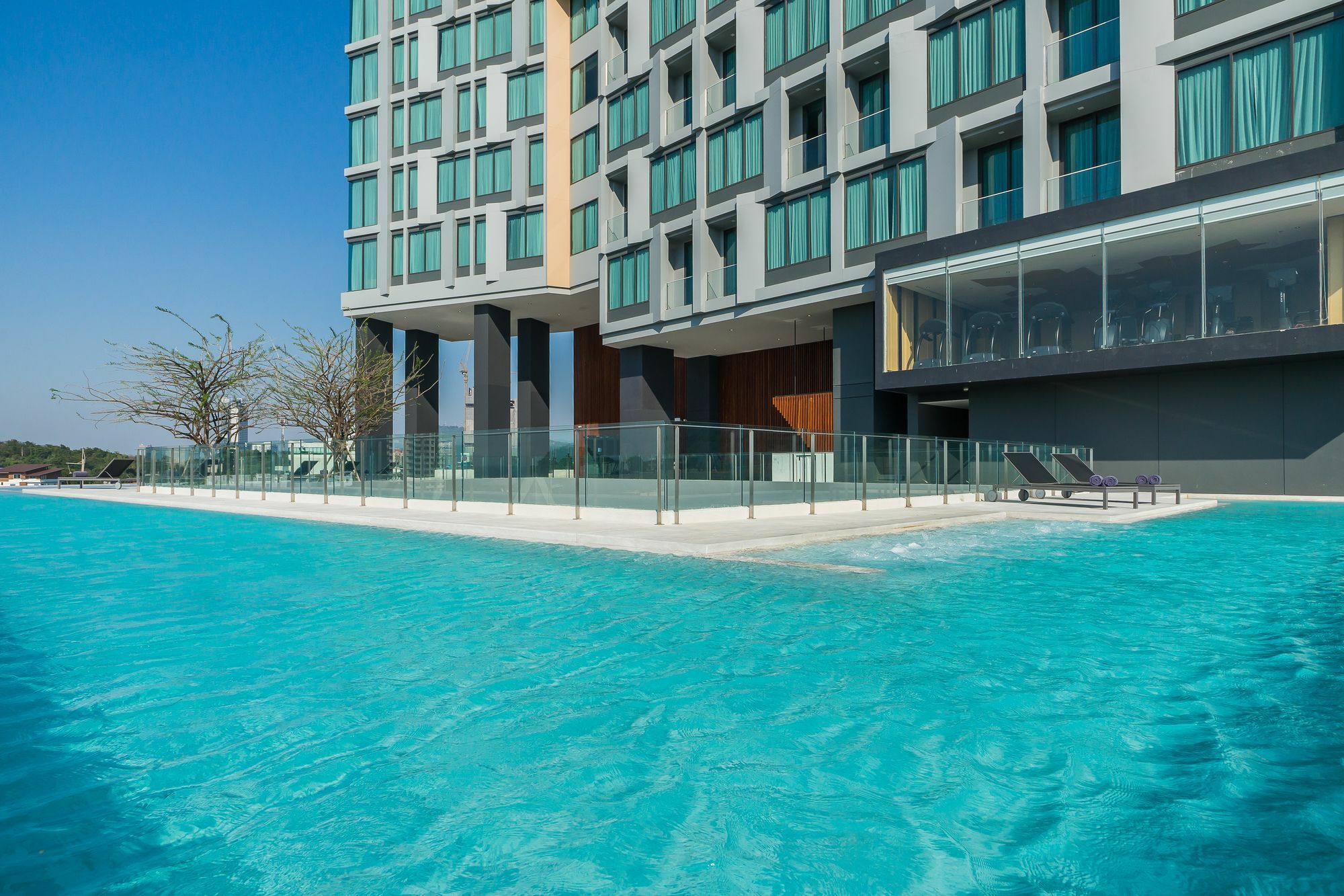 Arize Hotel Sri Racha Сирача Экстерьер фото