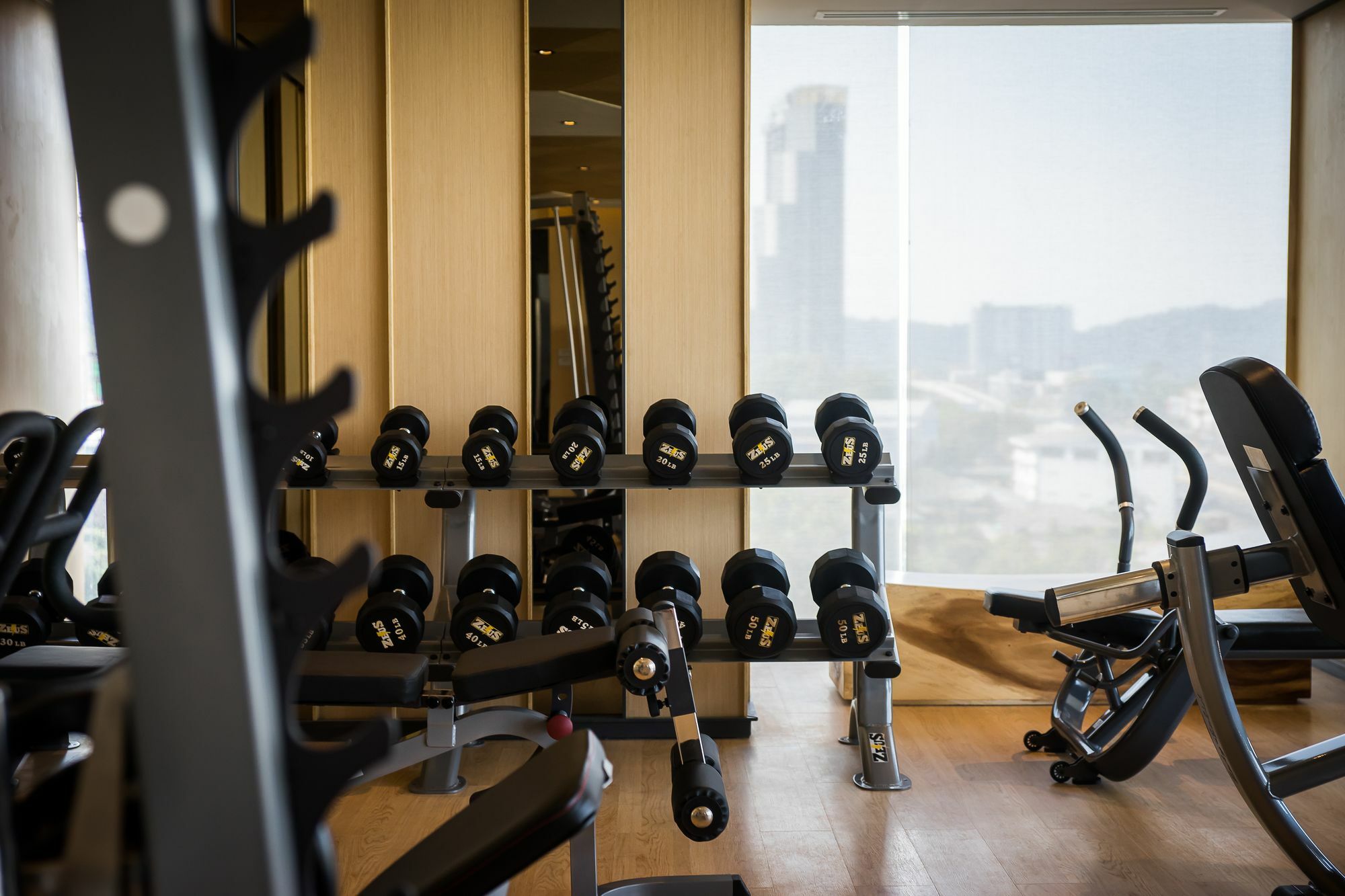 Arize Hotel Sri Racha Сирача Экстерьер фото