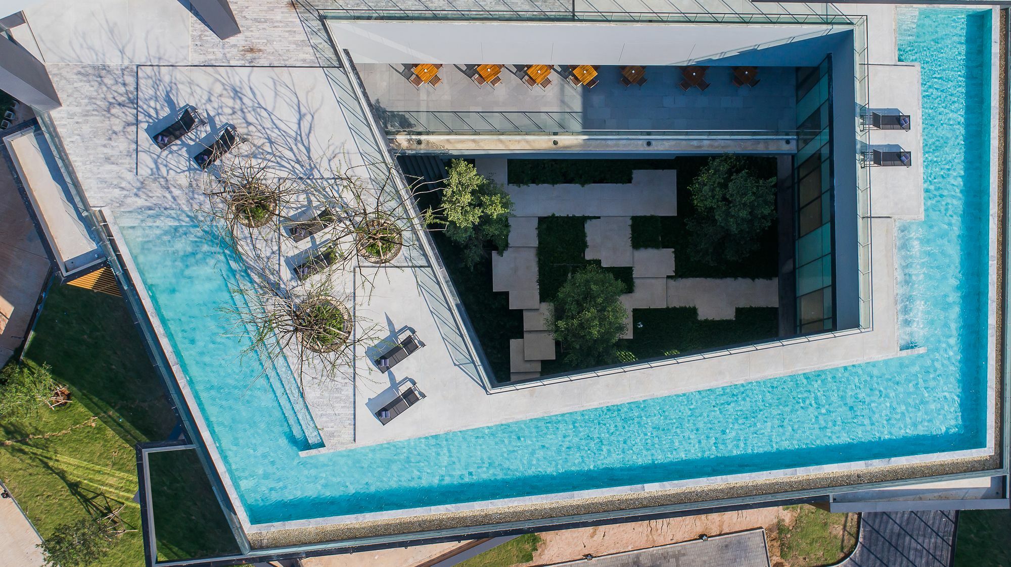 Arize Hotel Sri Racha Сирача Экстерьер фото
