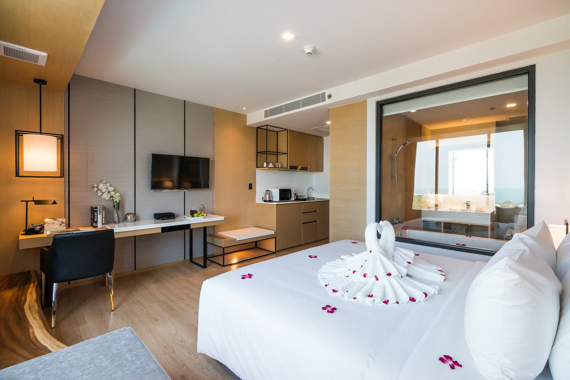 Arize Hotel Sri Racha Сирача Экстерьер фото